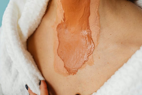 Décryptage des Étiquettes de Produits Capillaires : Guide Ultime pour des Cheveux Sublimes